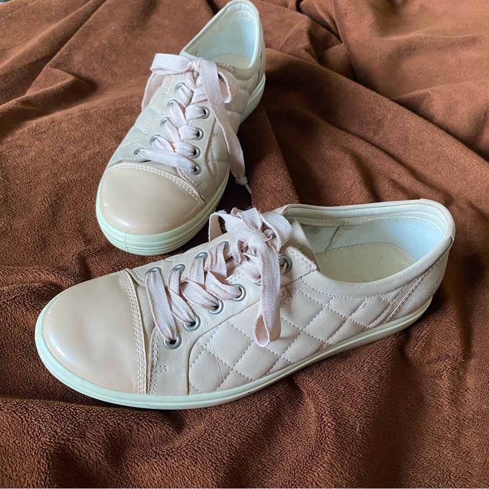 Ecco Soft extra width sneaker. GUC